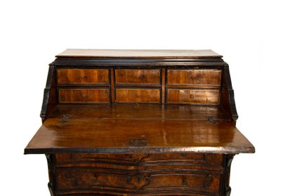 Commode à abattants en placage de loupe de noyer, Lombardie, XVIIIe siècle