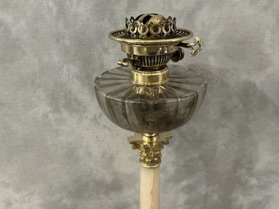 Base per lampada a olio in bronzo e alabastro del XIX secolo