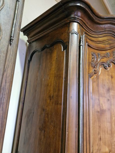 Armoire Galbée Rhone Valley, 18th century