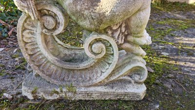 Engel aus Kunststein, Garten