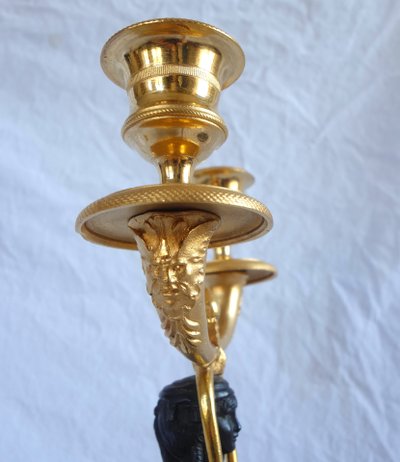 Paire de candélabres d'époque Consulat en bronze patiné et doré - 35,5cm