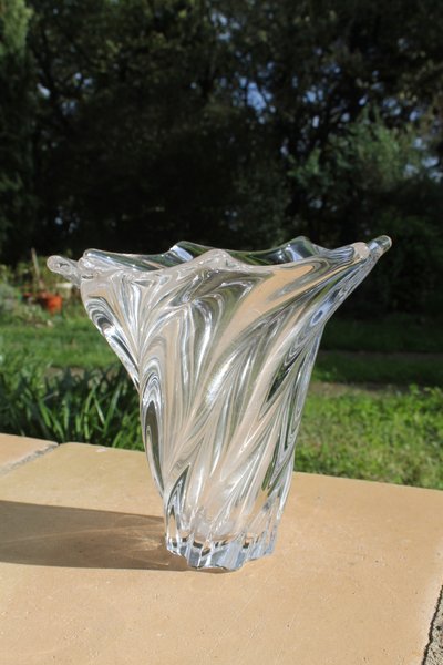 20th century crystal vase with flared shape and gadrooned details