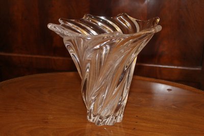 20th century crystal vase with flared shape and gadrooned details