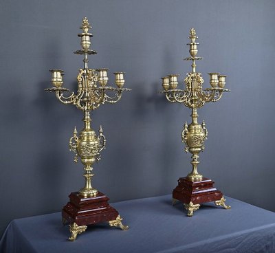 Ein Paar bedeutender Bronzeleuchter im Renaissancestil – 1920