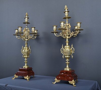 Ein Paar bedeutender Bronzeleuchter im Renaissancestil – 1920