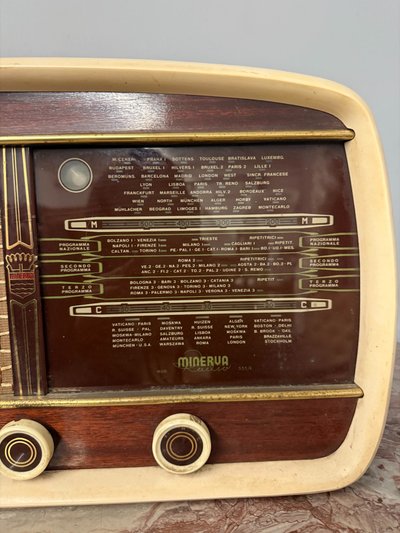 Antica radio a valvole, anni '50, 47x30x18cm Minerva