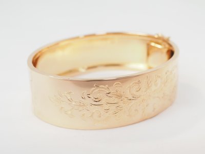 Bracciale antico con disegno floreale in oro rosa