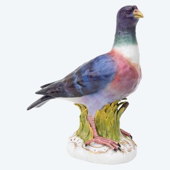 Statuette en porcelaine de Vienne représentant un pigeon voyageur