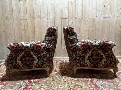 Paire de fauteuils - bergères de style Louis XV en velours