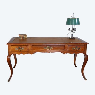 Bureau en noyer à tirettes style Louis XV