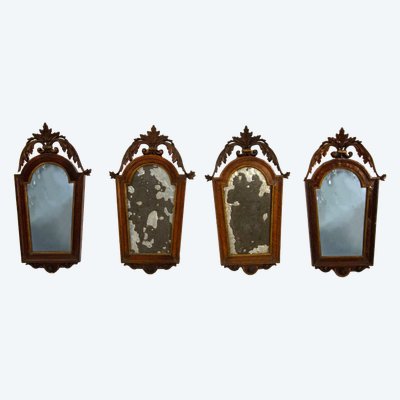 Quatre appliques en noyer et bois doré, début du XIXe siècle