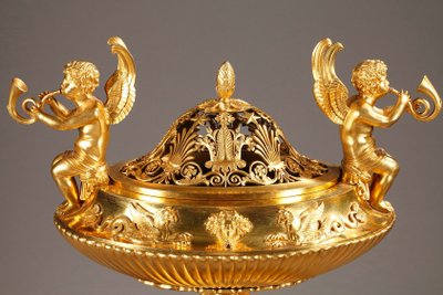 Centre de table brûle-parfum en bronze doré et marbre, époque Empire