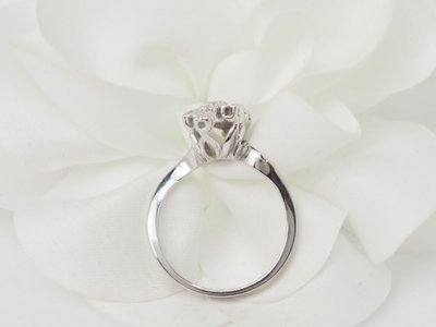 Anello vintage in oro bianco e diamanti