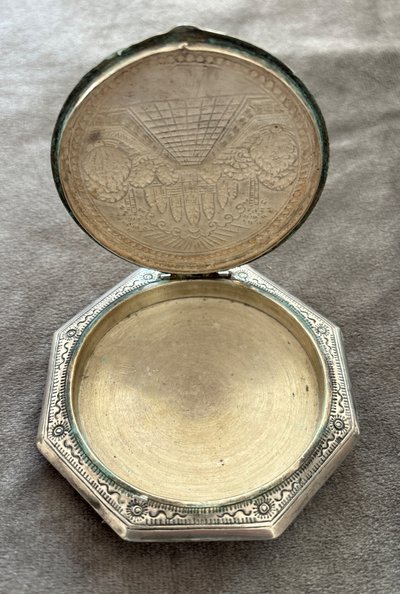 Poudrier argent Cambodge  