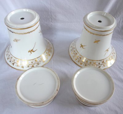 Paire de vases cornet ou cache-pots en porcelaine de Paris dorée à l'or fin, époque Empire