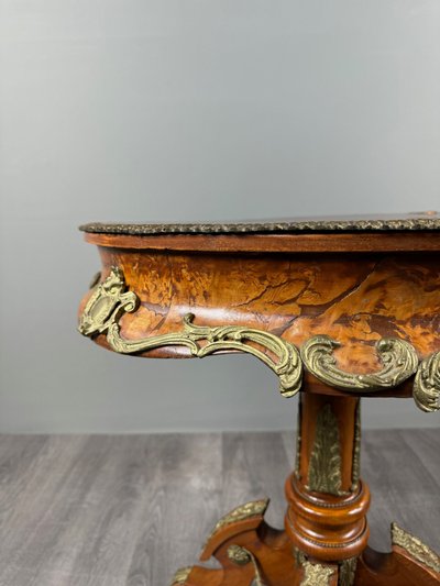 Table guéridon de style Louis XV, XXe siècle