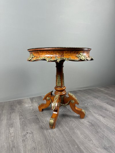 Table guéridon de style Louis XV, XXe siècle