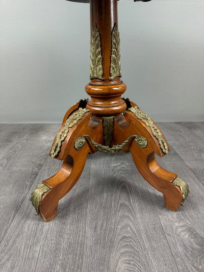 Table guéridon de style Louis XV, XXe siècle