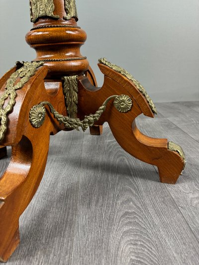 Table guéridon de style Louis XV, XXe siècle