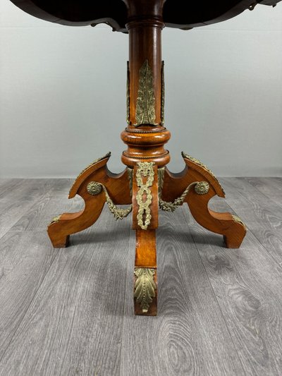 Table guéridon de style Louis XV, XXe siècle