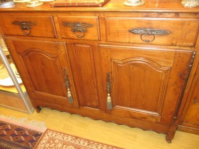 Regional buffet known as support height high 115 long 150 width 63.5 cm