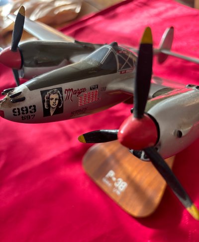 Flugzeugmodell aus Holz