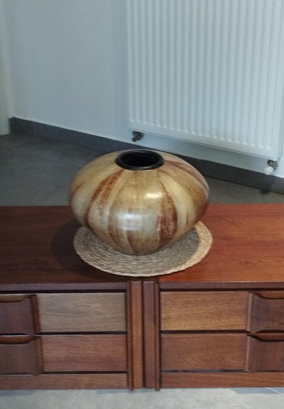 Large vase, bowl, vase-pot, particularly original leaf-based pottery