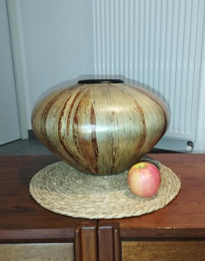 Large vase, bowl, vase-pot, particularly original leaf-based pottery