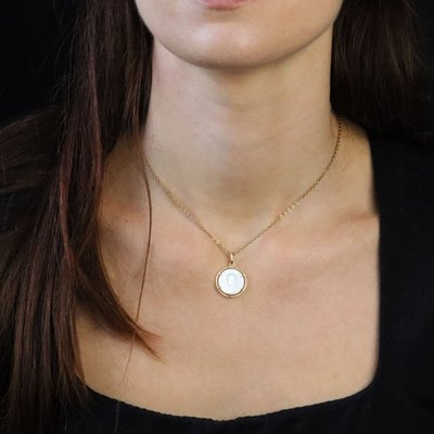 Médaille Vierge or jaune nacre