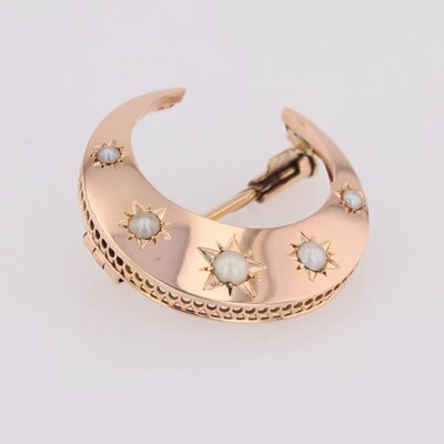 Spilla a forma di mezzaluna in oro rosa e perle