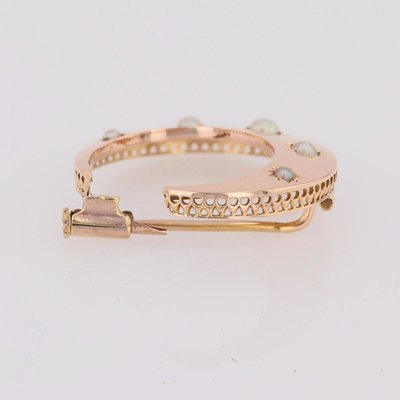 Spilla a forma di mezzaluna in oro rosa e perle