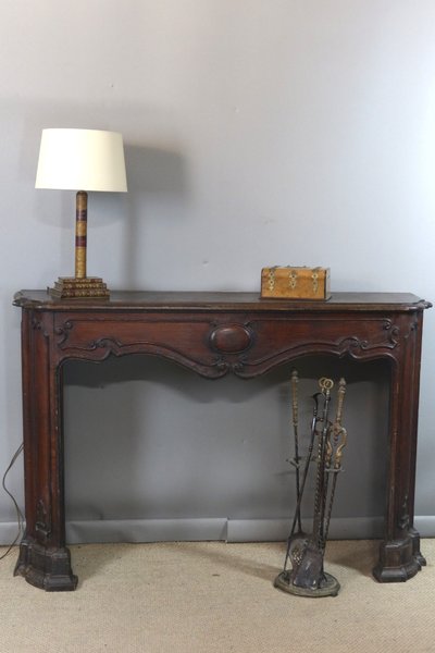 Oak mantel from the 19th century