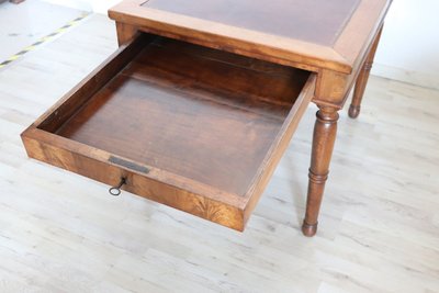 Antiker Schreibtisch in Nussbaum, Italien Mitte 19.