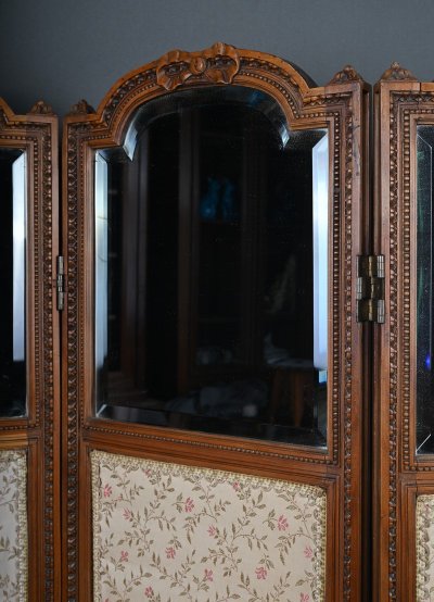 Walnut screen, Louis XVI style - Early 20th century