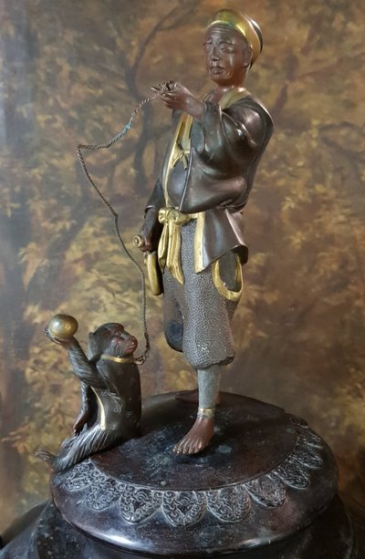 Grande Paire De Pots Couverts Et Prises En Statuettes Attr. Miyao Bronze époque Meiji