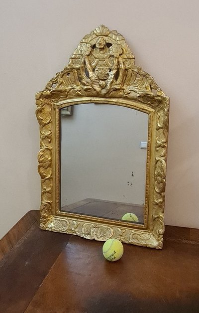 Piccolo specchio in legno dorato, periodo Luigi XV