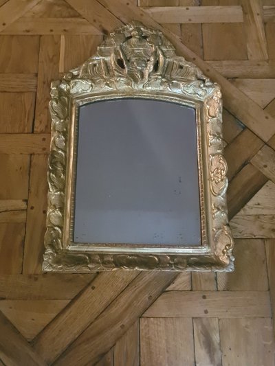 Piccolo specchio in legno dorato, periodo Luigi XV