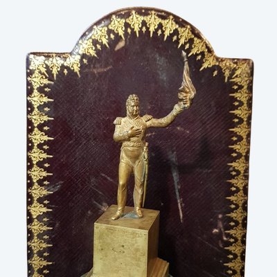 Statuetta in bronzo dorato raffigurante Luigi Filippo che adotta la bandiera tricolore, 1830