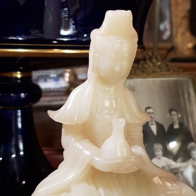 Guan Yin aus Speckstein oder Seifenstein, Qing-Dynastie, Buddha