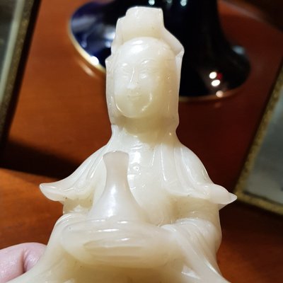 Guan Yin aus Speckstein oder Seifenstein, Qing-Dynastie, Buddha