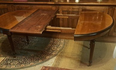 Louis Philippe oval extendable table with 4 walnut legs