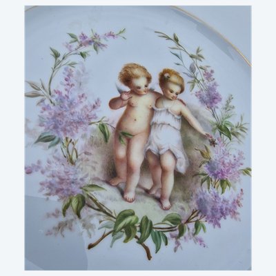 Teller aus Sèvres-Porzellan „Impériale“ mit Putti-Dekor