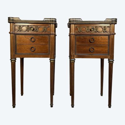 Paire de chevets de style Louis XVI marbre blanc