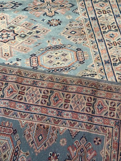 Tapis du Pakistan – Laine et soie – 197 x 127 cm – Élégance bleu-gris