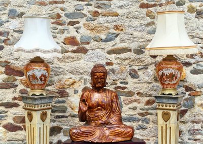 Paire De Lampes Japonaises En Porcelaine De Kutani Blanc Rouge Et Or Monture Japonisante Vase