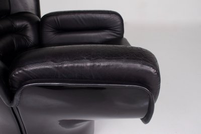 Poltrona Elda nera di Joe Colombo, edizione Comfort