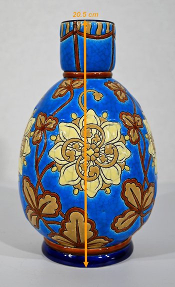 Small Vase with Flowers decoration in Lonwgy enamels - Early XXth century