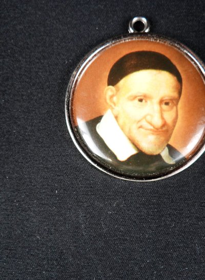 Religious medal of Saint Vincent de Paul, French religious jewelry, 20th century