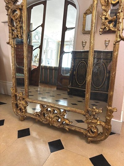 Grande specchio in legno dorato della fine del XVIII secolo con pannello laterale