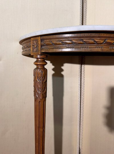 Console demie lune de style Louis XVI en bois sculpté